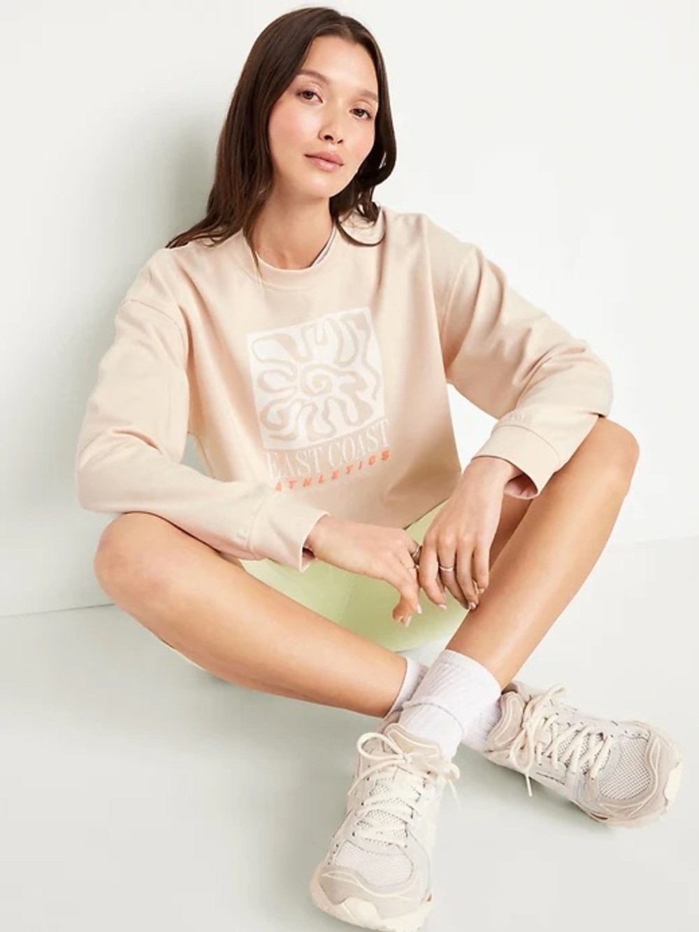 Old Navy Dynamic Fleece Oversized Crop Graphic Sweatshirt Size Medium